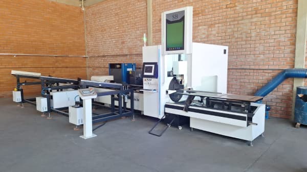 Serra de fita industrial